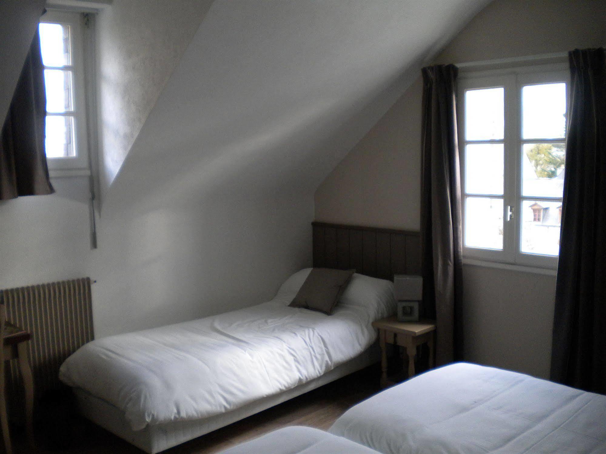 Contact Hotel - Hotel Le Lion D'Or Lamballe Exterior photo