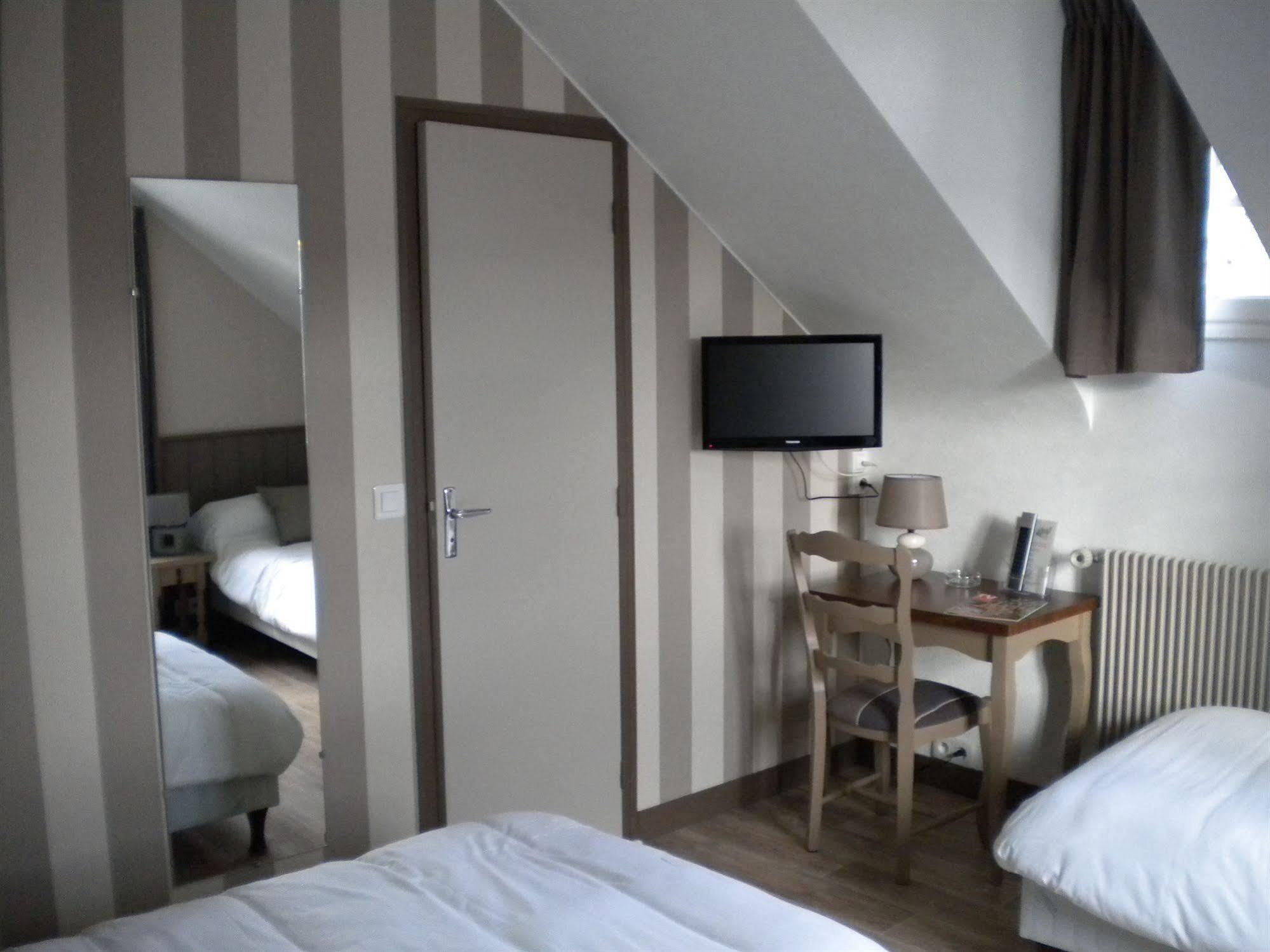Contact Hotel - Hotel Le Lion D'Or Lamballe Exterior photo