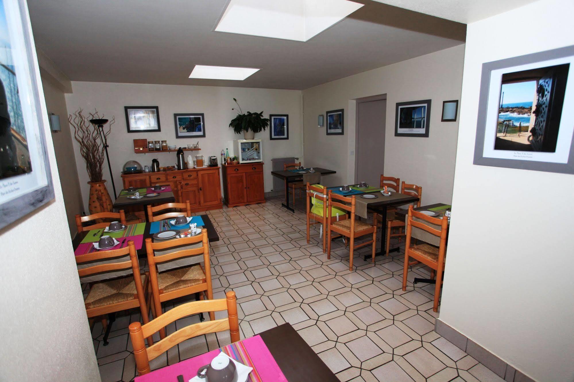 Contact Hotel - Hotel Le Lion D'Or Lamballe Exterior photo